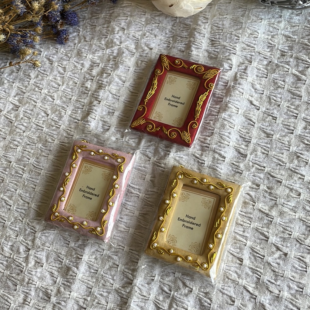 Set of three hand embroidered frames - NEW 💯 - Picture 2 of 6